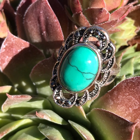 🌸 Faux Turquoise Statement Ring - Picture 1 of 4